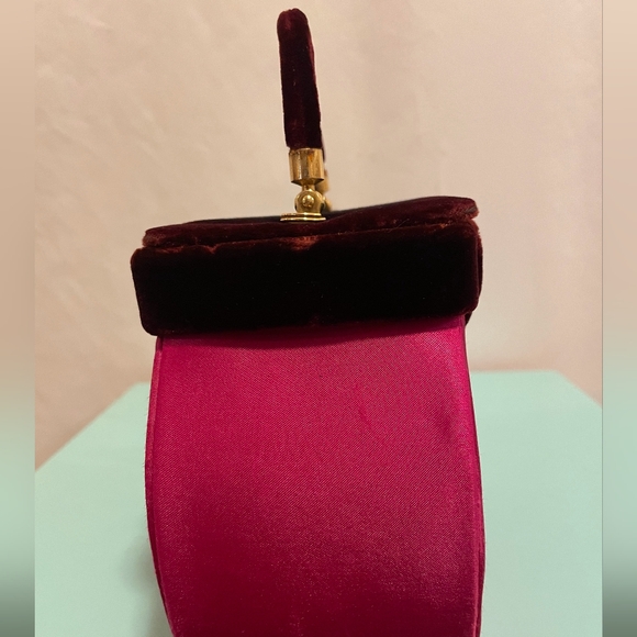 Vintage La Regale Velvet Evening Handbag 👜 - Picture 5 of 7